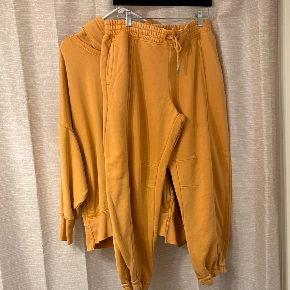 Free People sprint to the finish jogger pants and sweatshirt - Picture 2 of 3